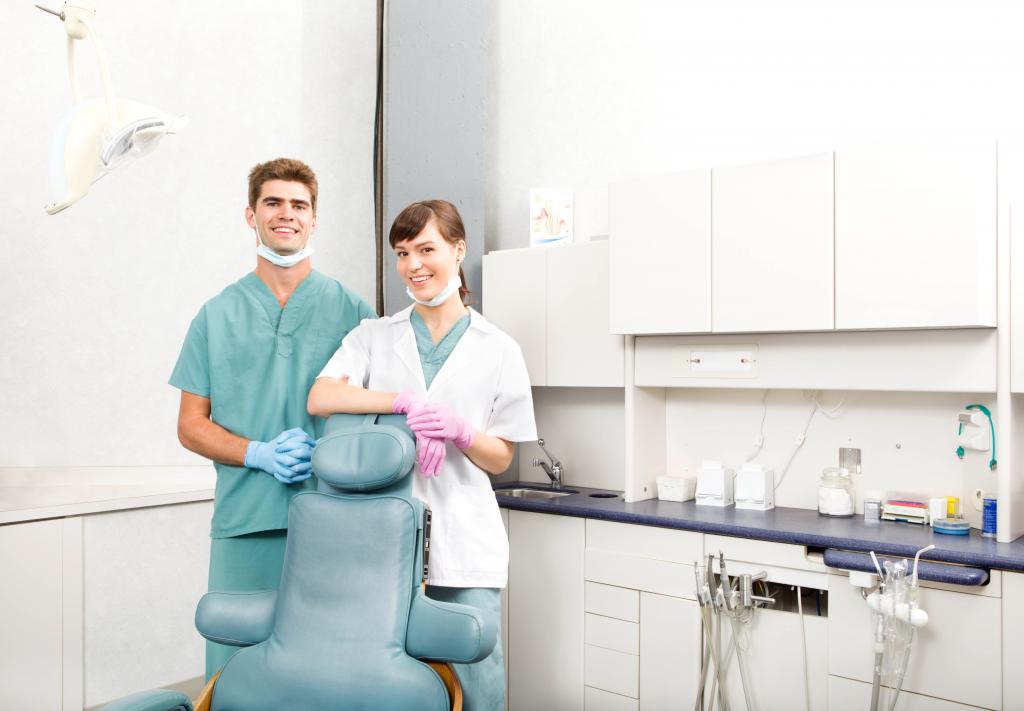 dentists-male-female